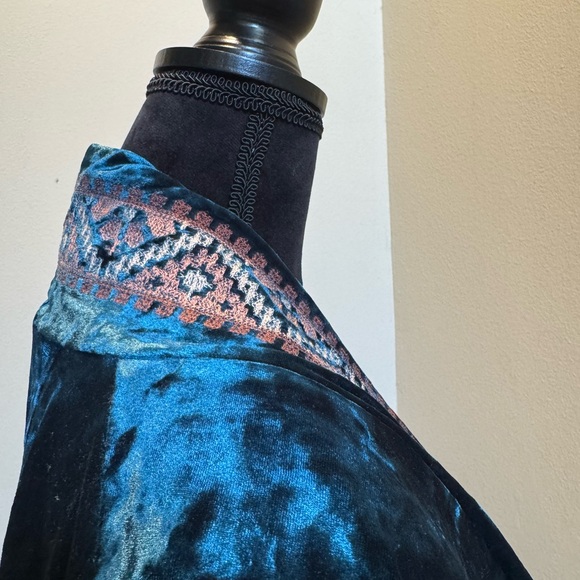 Velvet Embroidered Duster/Kimono in Teal - Picture 4 of 5